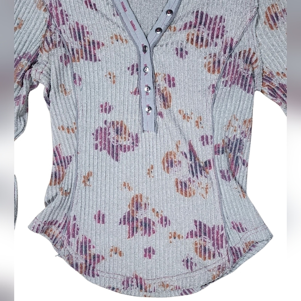 Free People Layer Me Floral Henley Top Bell-Sleeve Shirt Size XSmall - Picture 8 of 12